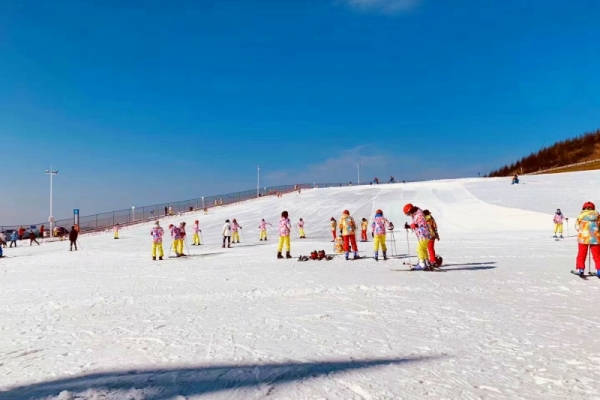 興山開啟火熱冰雪季 推出冰雪+溫泉+精品旅游線路